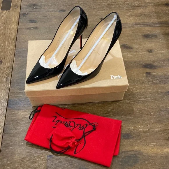 CHRISTIAN LOUBOUTIN
Décolleté 554 100 patent-leather pumps - Picture 5 of 7